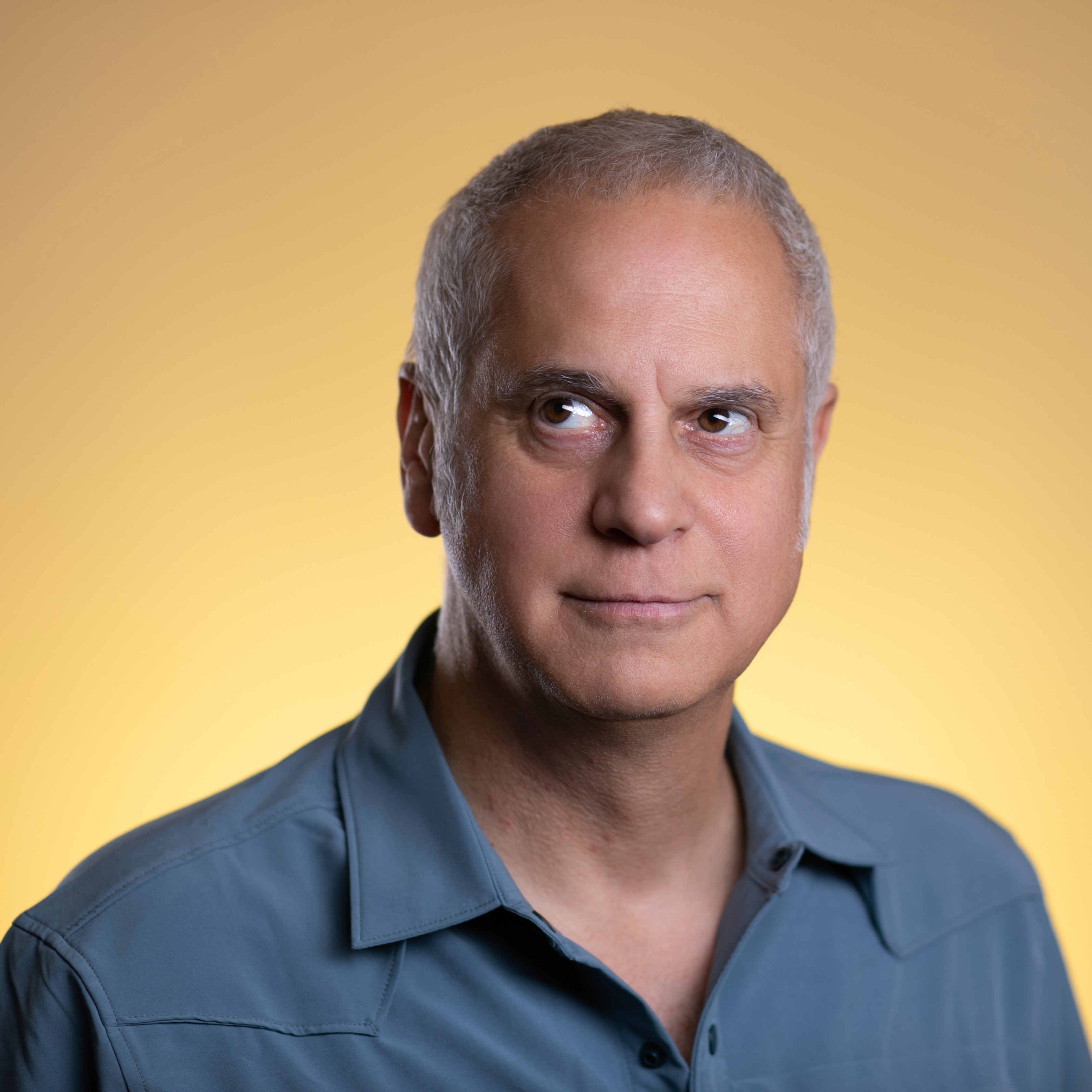 Mike Capozzola headshot